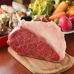 黒毛和牛専門仲卸の守谷商店からのお肉でのメニューも充実
