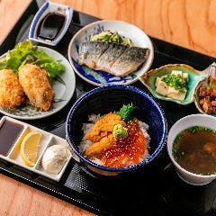 港町バル定食は金華さばや牡蠣、いくらや雲丹が贅沢に勢ぞろい!