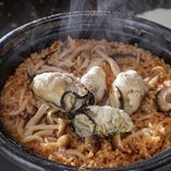 熱々！牡蠣とキノコの土鍋飯