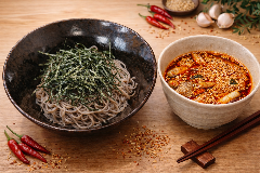 蕎麦好きが集まるお店。鰻も。