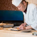 【お昼・夜】鮨好きのお客様のためにご用意。握りたての鮨で彩る『珠玉コース』［全13品］