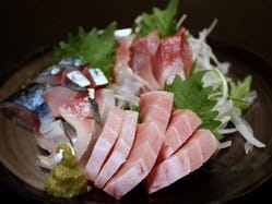 プリプリ新鮮な旬のお魚
刺身三点盛り合わせ　1,080円