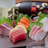 地元・沖縄で獲れた新鮮な魚を使用した刺身はお酒との相性抜群。