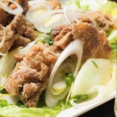 特製ダレとたくさんのねぎを使用した唐揚げ！ビールとの相性も◎