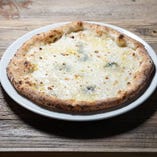 Pizzeria Piccolina ピッツェリア ピッコリーナ_４種チーズとハチミツのクワトロフォルマッジ