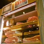 店内でしっかり熟成したお肉をご提供しております。