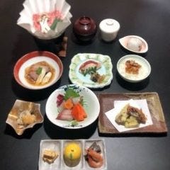 こだわりのしゃぶしゃぶ＋旬の味覚を味わう「季節の彩り会席」