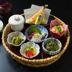 当店一番のおすすめ 「花籠膳 ～はなかごぜん～」