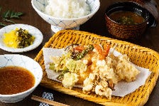 人気の天ぷら定食は1,100円～（昼）