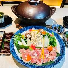 最後は雑炊も堪能『国産地鶏水炊き鍋コース』シーンに合わせて個室をお選びいただけます。