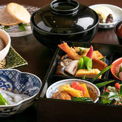 北新地 湯木 新店(日本料理・郷土料理，海鮮・魚介料理，ふぐ（ふぐ