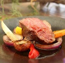 じっくり低温調理で仕上げた和牛ローストビーフステーキ