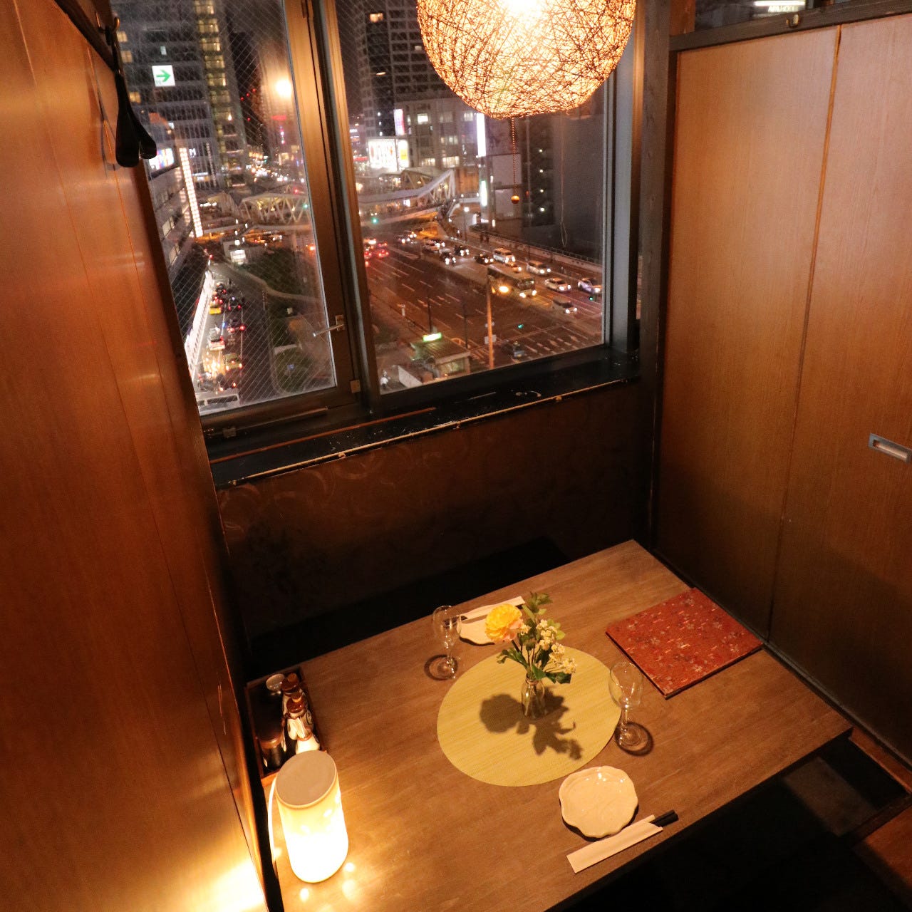 夜景が見えるカップルシートの詳細 完全個室 浜焼き酒場 こま源 天王寺駅前店 天王寺 阿倍野 居酒屋 ぐるなび