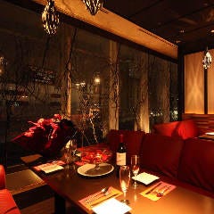 特別な日の為に、夜景の見えるソファー個室席