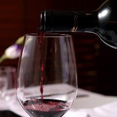 ワインは常時30種類ほどござ います、お好みを仰ってください