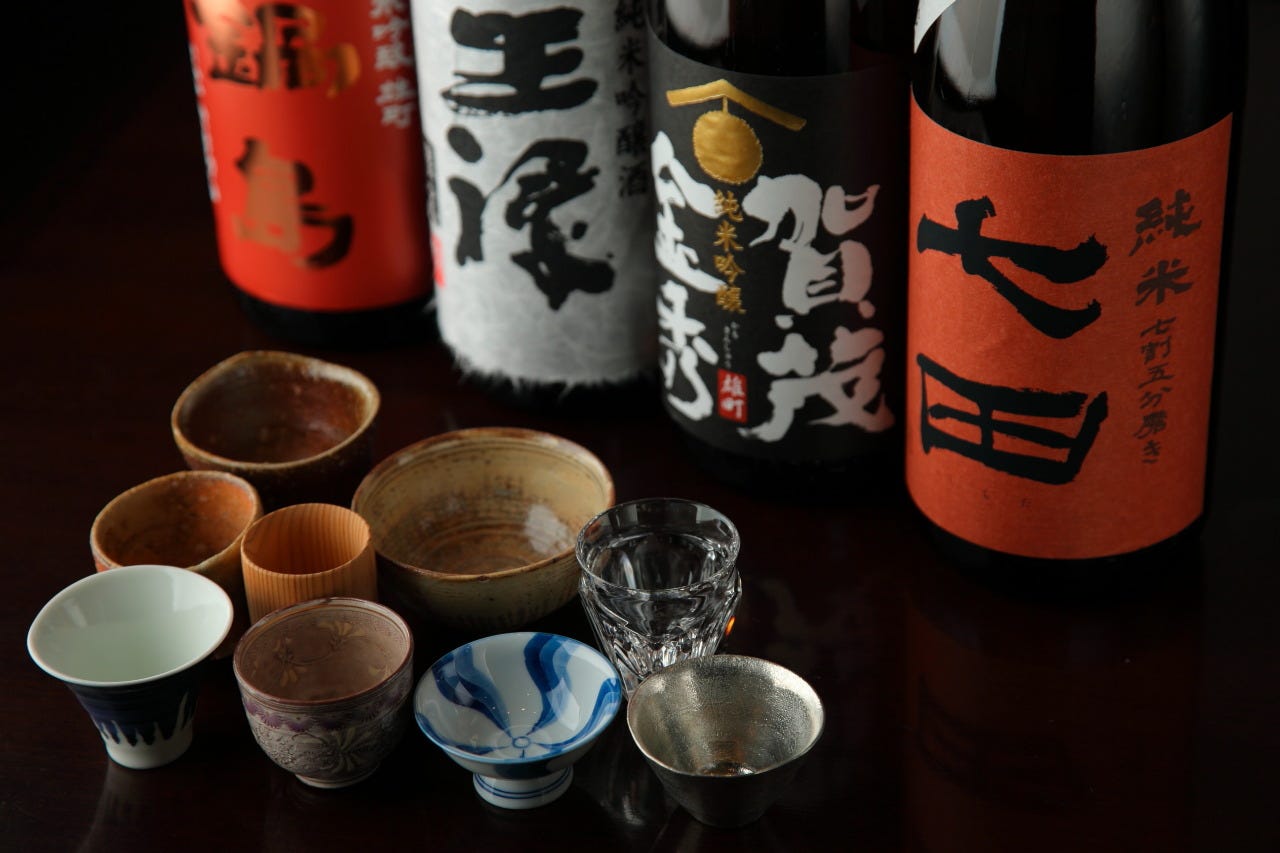 食中酒として楽しめる日本酒が揃う。酒器もお好みで。