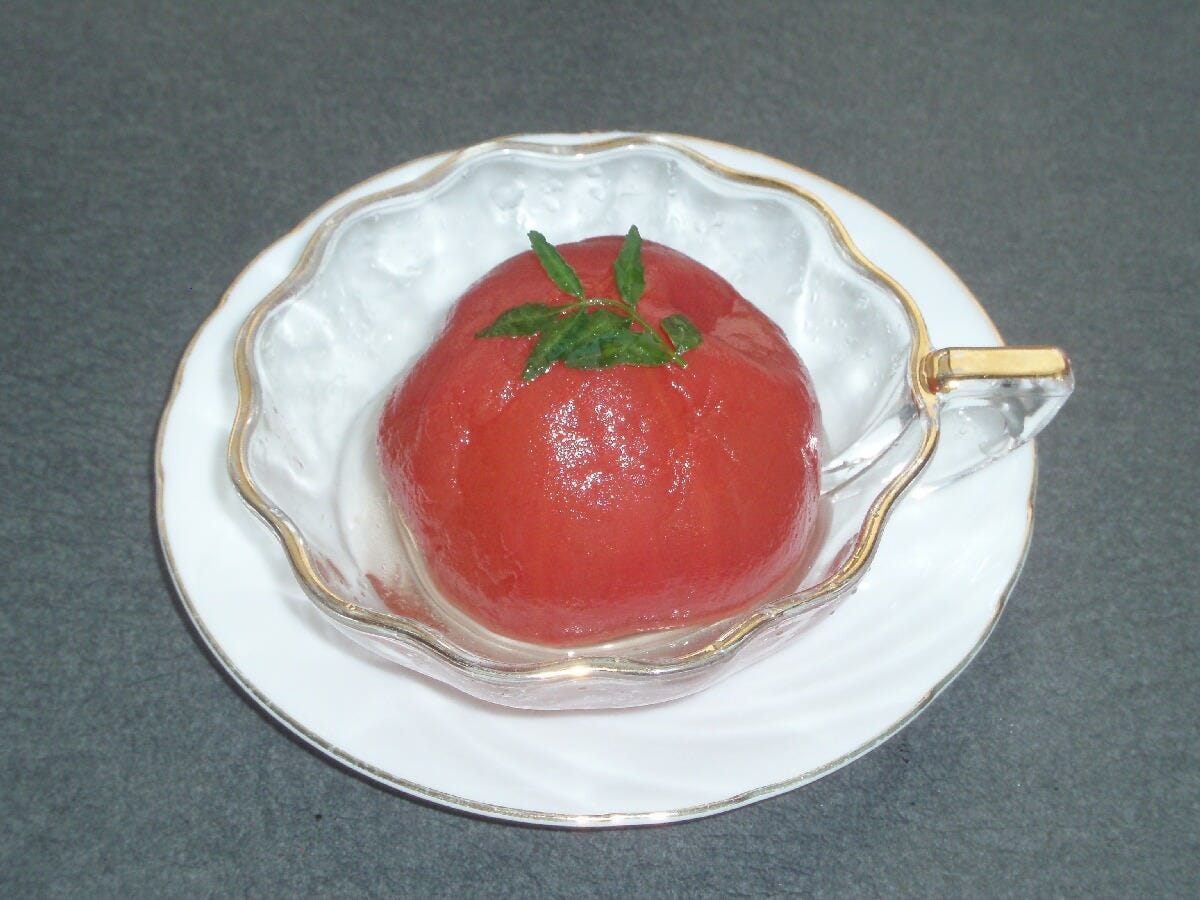 　【桃太郎トマトの梅酒煮】
夏の新メニューで一番の人気者です