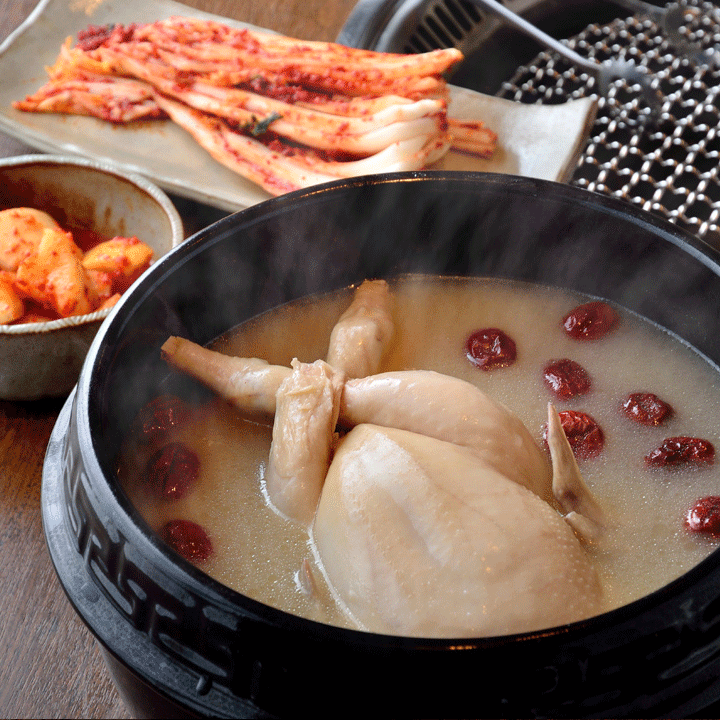 研究を重ねた参鶏湯や本場韓国鍋など現地の美味しさを再現！