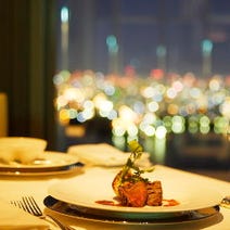 ［スカイレストラン 夜景］スカイレストラン＆バー トップ オブ ユニバーサルの画像
