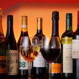 充実のワインは常時約15種類。フランス、イタリア、チリ…etc. 世界各国から、赤、白、スパークリング、シャンパンまで、幅広く揃えました