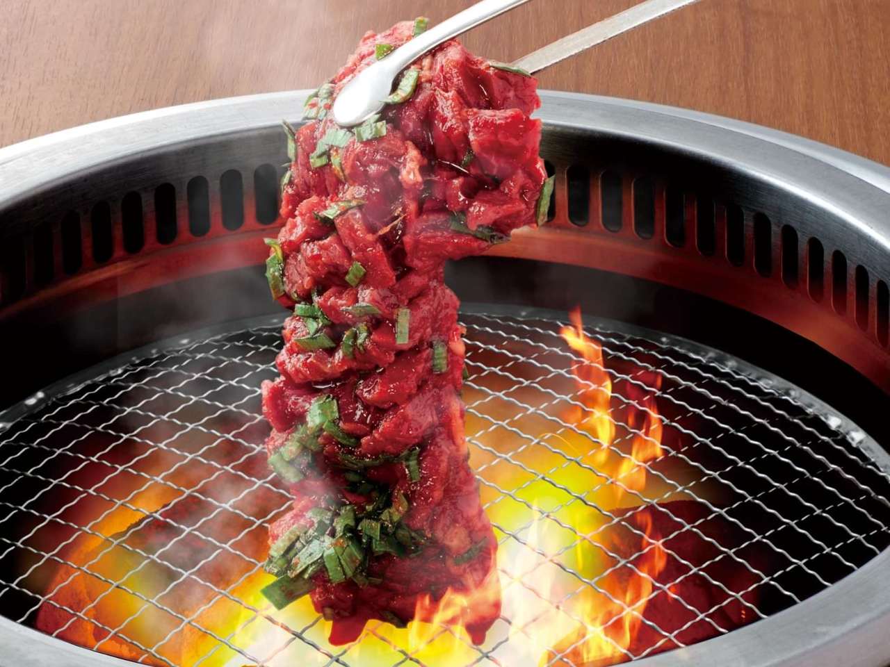 豪快な塊焼肉！炭火がお肉の旨みを引き出します