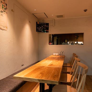 Beer&Raclette 133_【ゆったり8~10名様個室】 明るくスタイリッシュなテーブル席