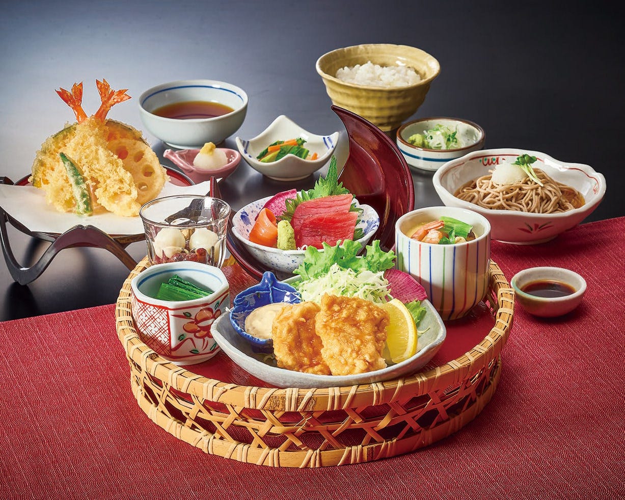 そば・寿司・天ぷらなどの当店自慢の和食を存分に楽しめる定食