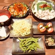 【料理のみ】当店自慢のもつ鍋が付いた料理6品コース　+1650円で飲み放題付けられます。　