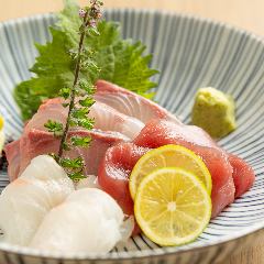 日本酒との相性にこだわった、一品料理を多数ご用意しています