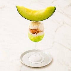 さわやかなレモンゼリーと軽やかなヨーグルトムースを重ねました
