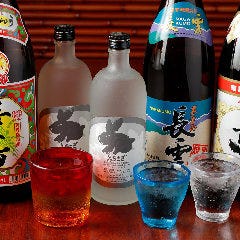 黒糖焼酎は、オリジナル銘柄ほか、珍しい銘柄など18種類以上常備