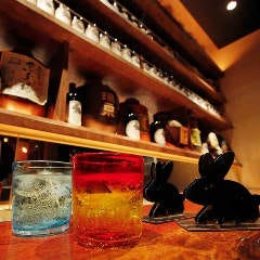 仕事帰りにちょっと一杯。落ち着いたカウンター席で普段呑みも◎
