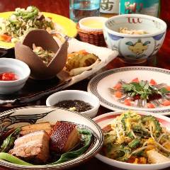 レパートリーに富んだ沖縄料理が楽しめる「やんばるコース」
