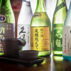 炭焼トリコ_愛媛県内外の日本酒を揃えました。飲み比べセットもあります