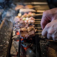 炭焼トリコ_炭火で丁寧に仕上げる焼き鳥