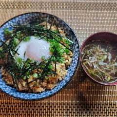 鶏そぼろ丼 炭焼トリコ_鶏そぼろ丼