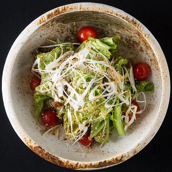 毎朝仕入れる九州産の新鮮な野菜をふんだんに使用しております