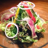 １５品目の彩り野菜サラダ