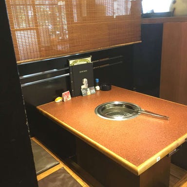 焼肉レストラン 鶴松 灘崎店 店内の画像
