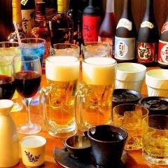 個室居酒屋 海鮮料理 さかなや道場 町屋駅店_【豊富なドリンクメニュー】キンキンに冷えた生ビールはもちろん、種類豊富な日本酒や焼酎、お酒が苦手な方でも飲みやすいサワーやカクテル、さらにはノンアルコールからソフトドリンクまで幅広く取り揃えております。