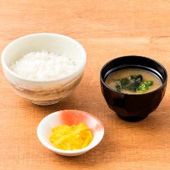 個室居酒屋 海鮮料理 さかなや道場 町屋駅店_ご飯セット（ご飯・みそ汁・漬物）