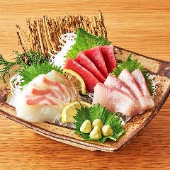 個室居酒屋 海鮮料理 さかなや道場 町屋駅店_【大漁】牛サガリステーキや本まぐろ入り刺身盛合せ・うなぎの柳川風陶板等8品+飲み放題付5000円