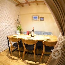 ［創作あか牛バル×寿司］創作あか牛バル×寿司35table（サンゴテーブル）心斎橋の画像