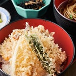 天丼とお蕎麦がセットになった天丼定食