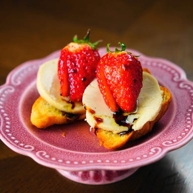 Antique Chic Brooch横浜店_苺とモンブランバターのブルケッタ