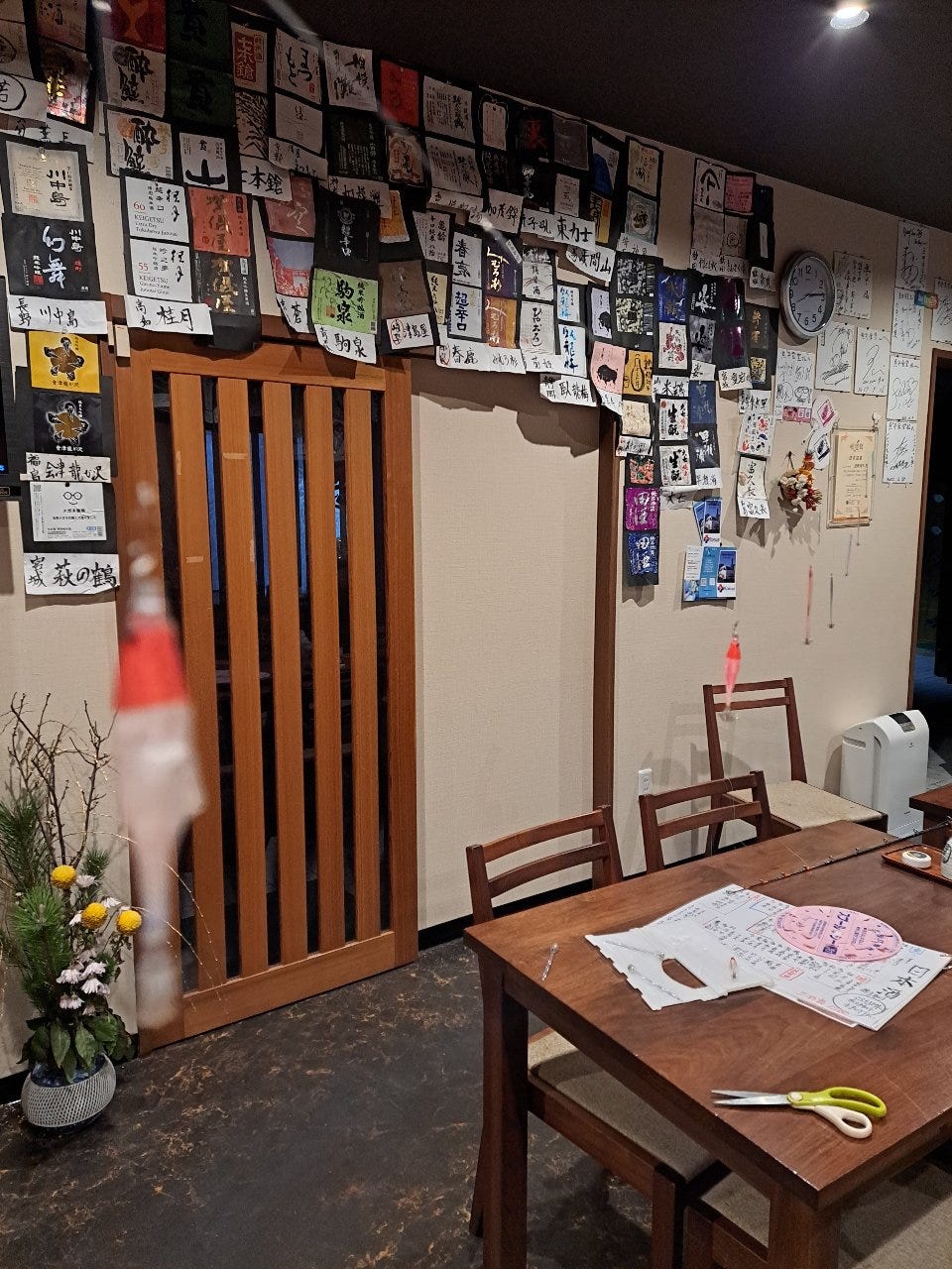 魚平食堂のテーブル席