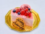 [幸せハート型イチゴムース]
記念日にピッタリの可愛いケーキ☆