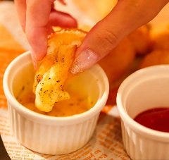 甘じょっぱさがやみつきに！シュガーバターチーズフライ
