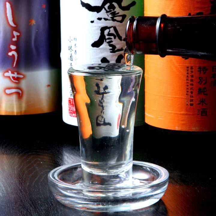 辛口を中心に、全国各地の日本酒を常時10種類以上ご用意！