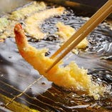 専門店さながらの逸品★
職人が握る寿司＆揚げたて天ぷらもコースで満喫！